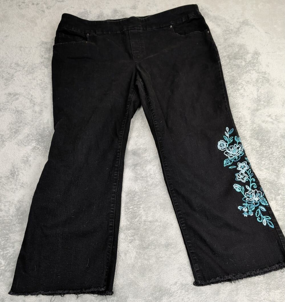 Pioneer Woman Black Floral Embroidered Pull On Jeans size XL